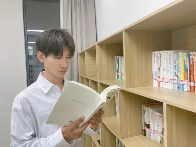 王佳伟